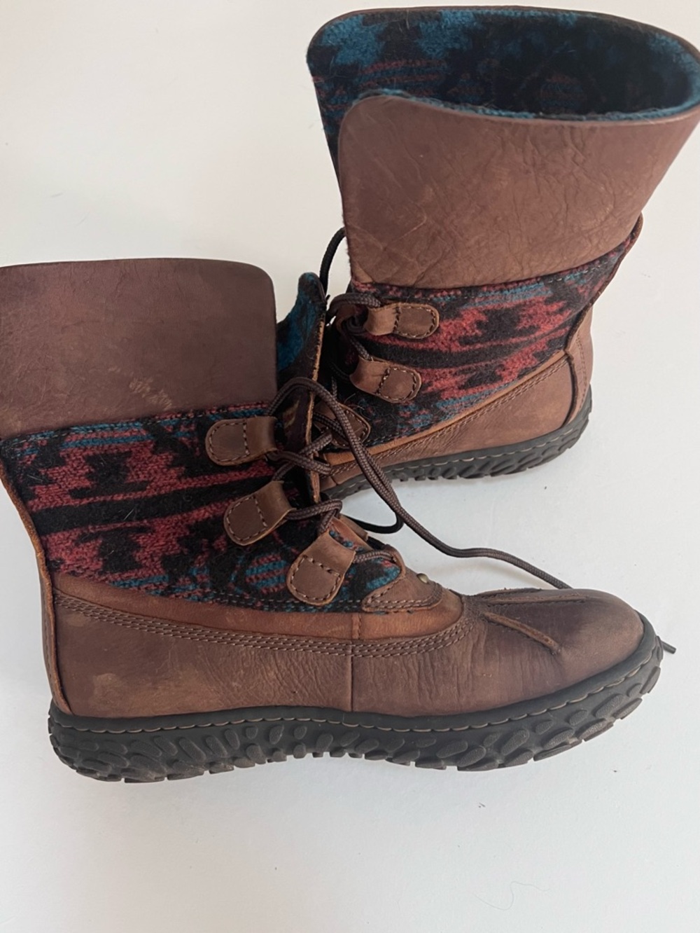 Born Winter Boots - Picture 9 of 16